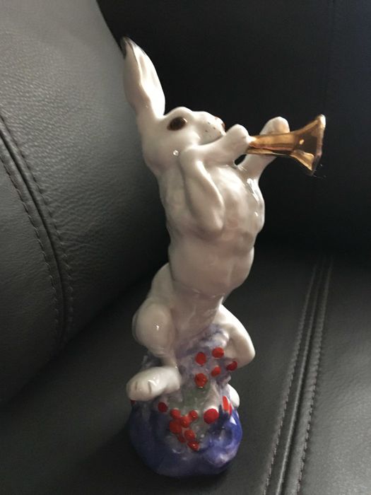 Статуетка порцелянова Заєць з трубою.ЛФЗ. Чарушин Є. І.1950-ті.