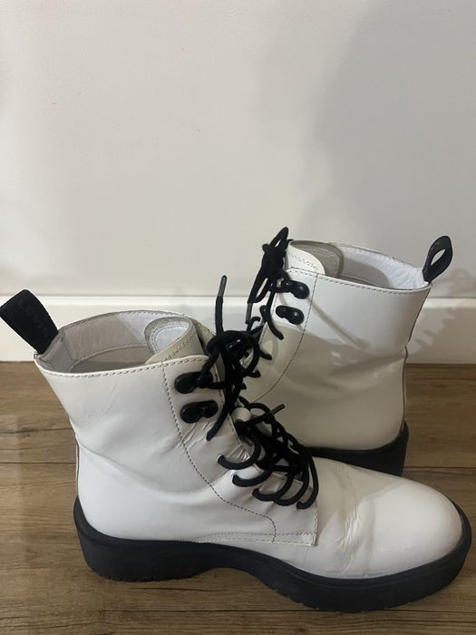 Białe botki typu trapery, Levi’s