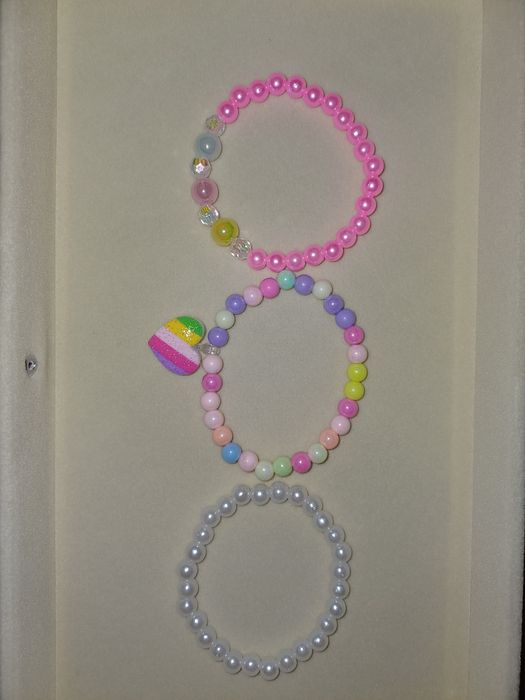 Conjunto de 3 pulseira de criança. Novas.