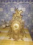 Relógio antigo dourado