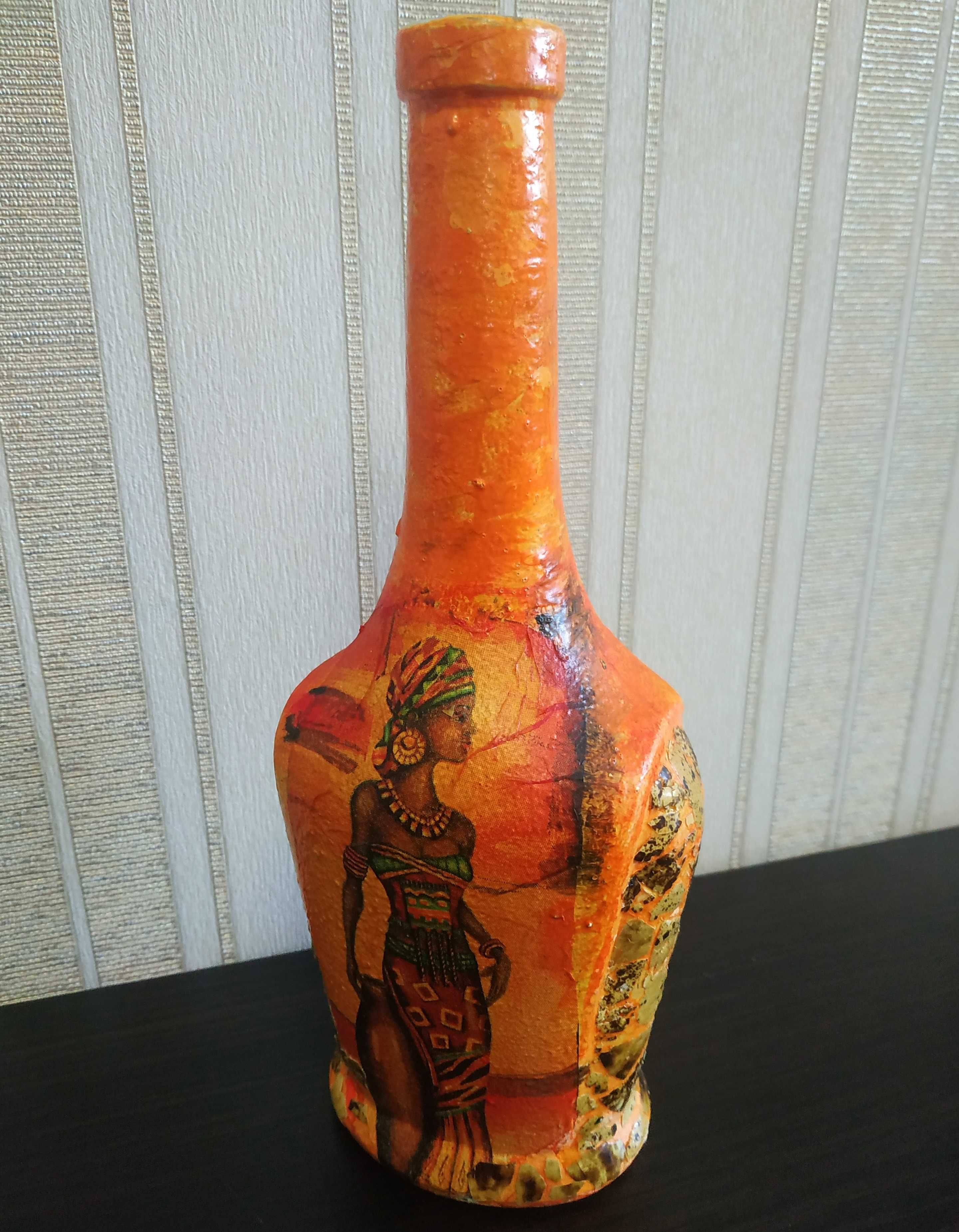 Африканская бутылка с художественной росписью