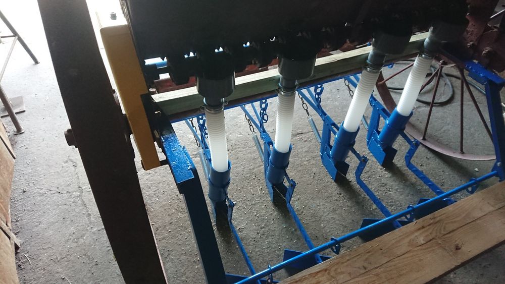 Siewnik sadzarka do cebuli dymki 4 rzędowa