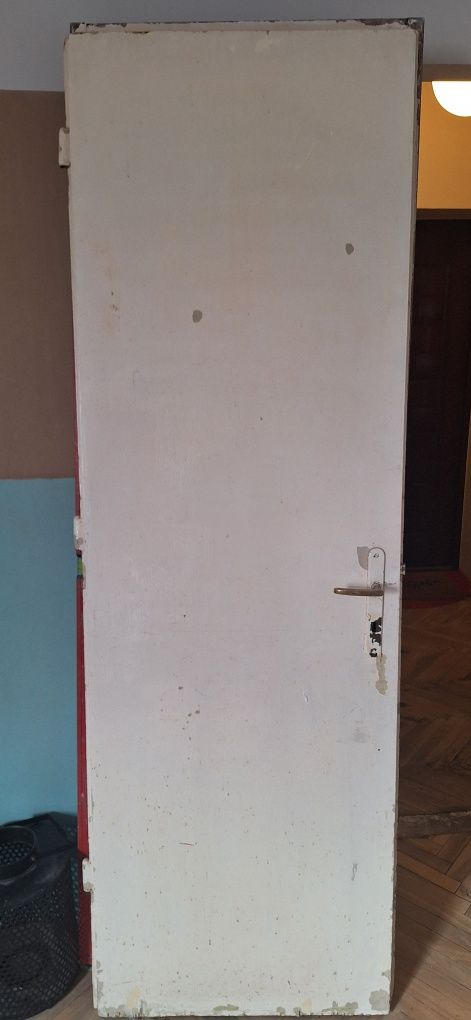 Oddam za darmo drzwi - 2 rodzaje:  łazienkowe z framugą i stare