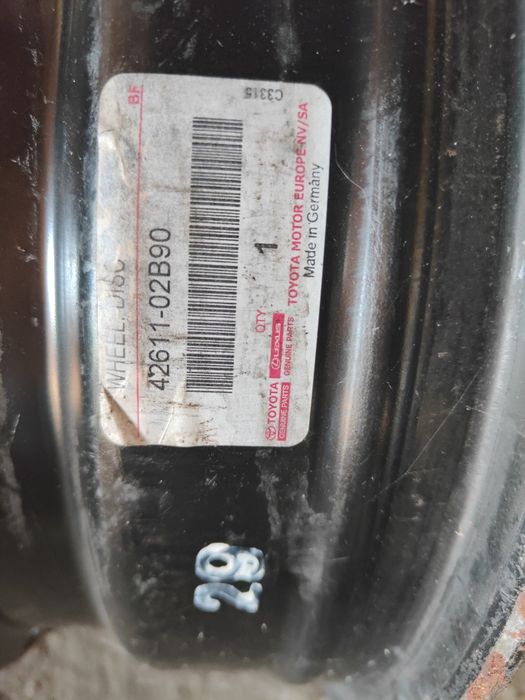 Felgi stalowe oryginalne auris 15" plus kołpaki oyginalne Toyota