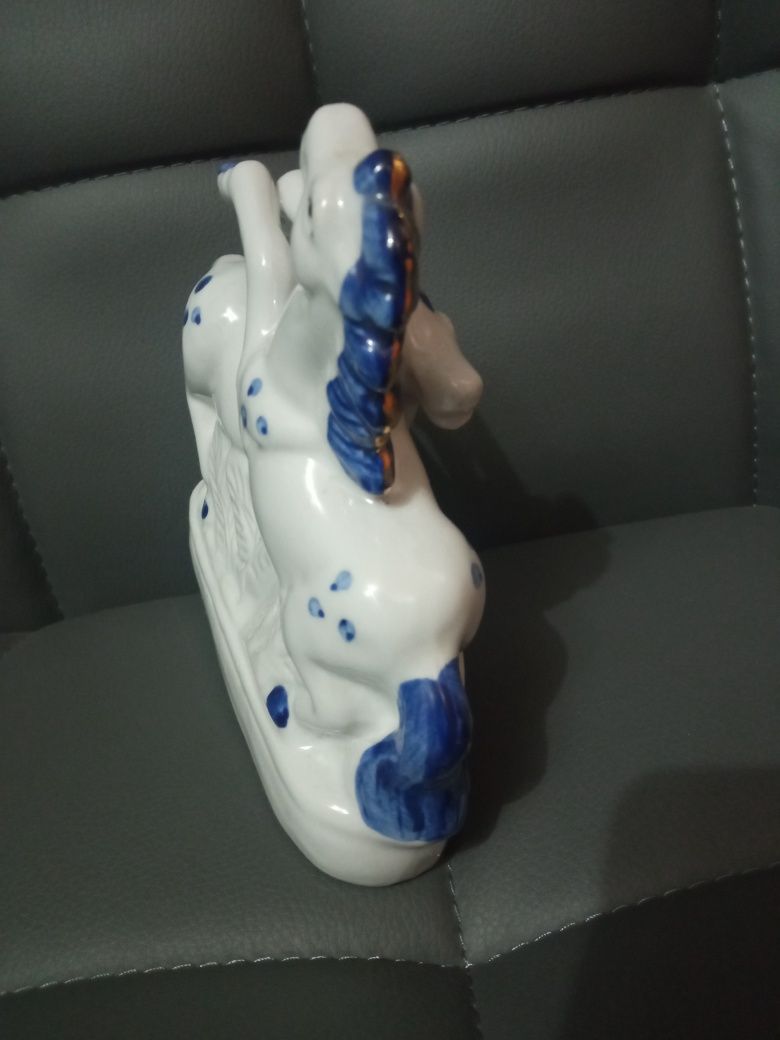 Figurka porcelanowa dwa konie