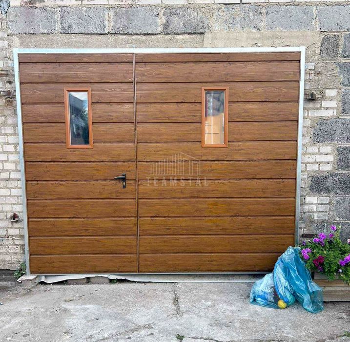 Bramy garażowe ze świetlikiem na wymiar ocieplone brama garażowa TS810