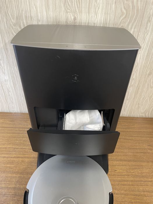 Робот-пилосос Ecovacs Deebot X1 Omni з Німеччини.