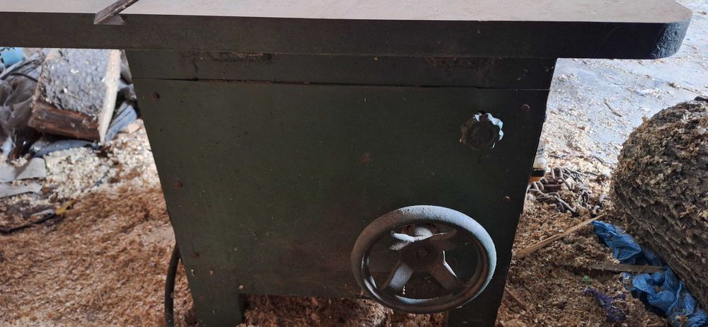 Frezarka dolnowrzecionowa stołowa regulowane obroty obróbka drewna