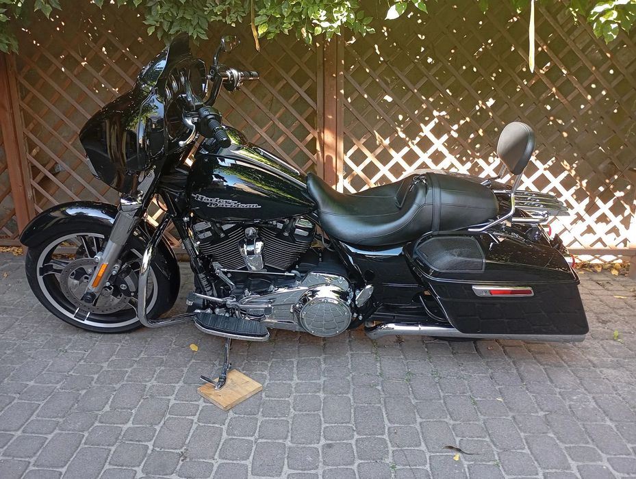 Harley-Davidson Touring Street Glide stan idealny