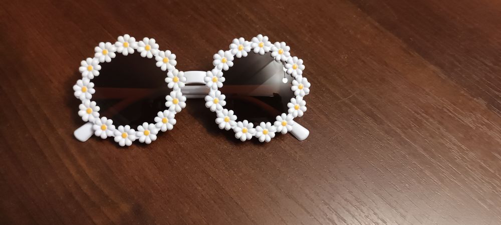 Okulary przeciwsłoneczne dla dziewczynki wzór białe kwiatki Nowe