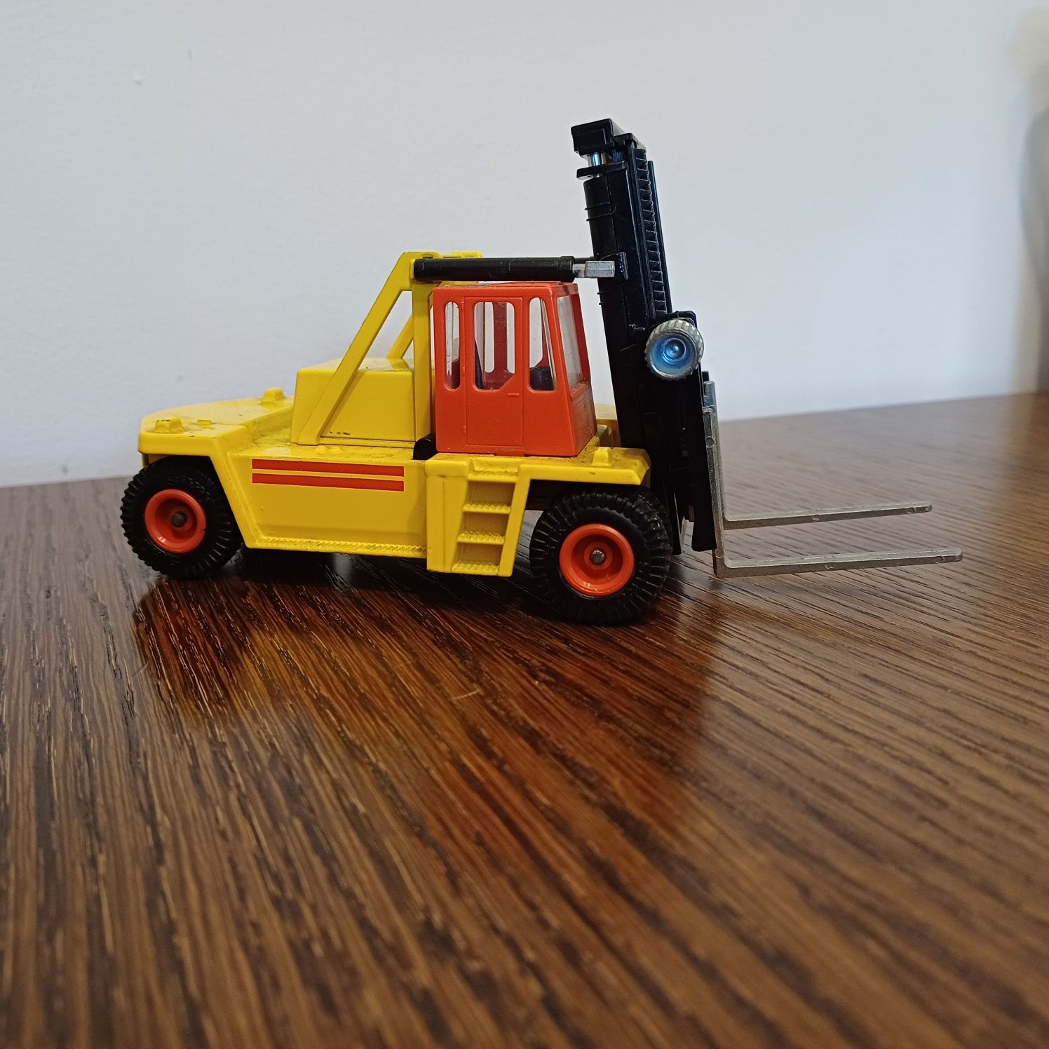 Siku wózek widłowy 3122 skla 1:55