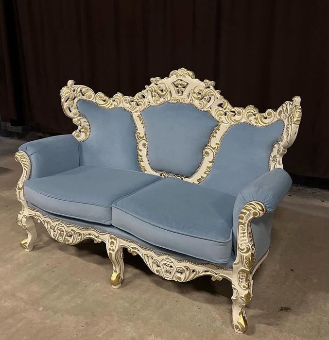 Деревʼяний диванчик в стилі Dior Maison