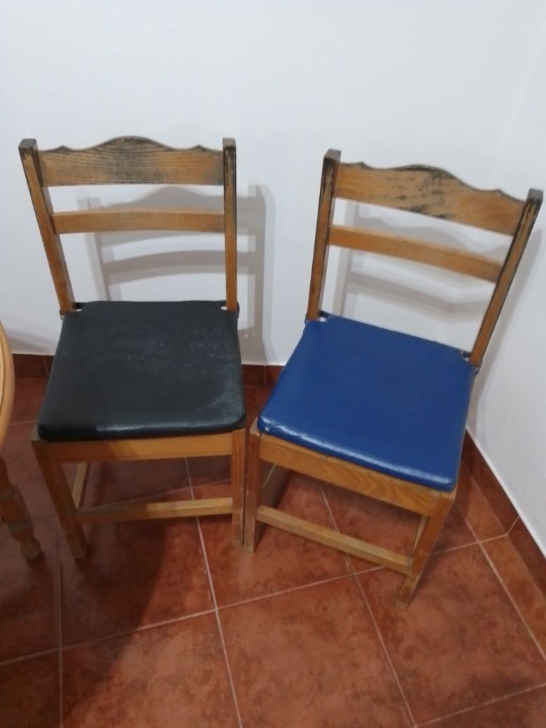 Mesa cozinha e duas cadeiras