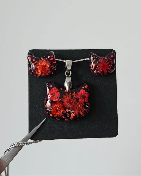 Koci komplet naszyjnik i kolczyki głowa kota suszone kwiaty rękodzieło