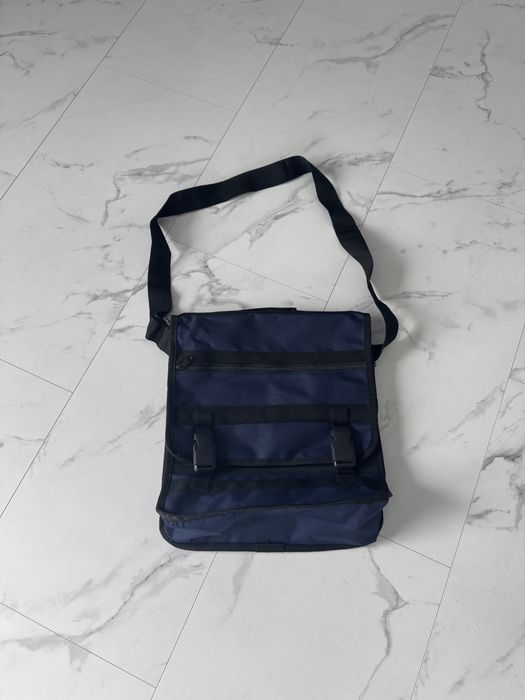 Torba typu listonoszka granatowa materiałowa na ramię