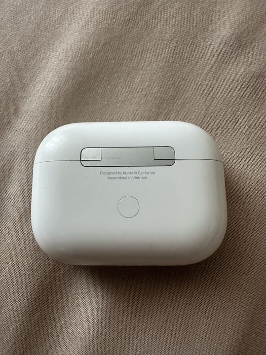 Кейс для наушников Apple AirPods Pro A2190