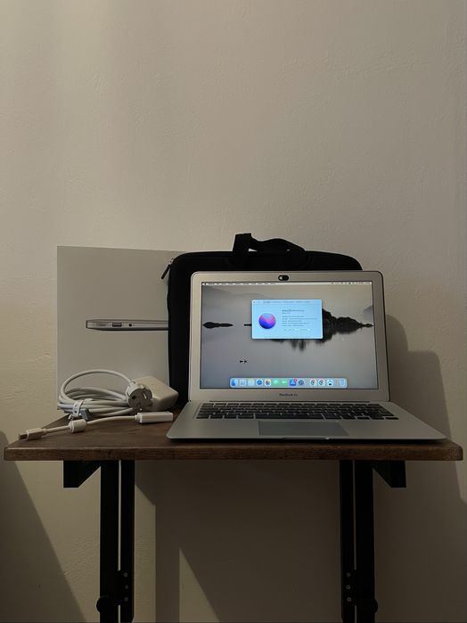 MacBook Air 13 A1466 i5/8GB/128GB SSD Stan idealny + ładowarka, etui