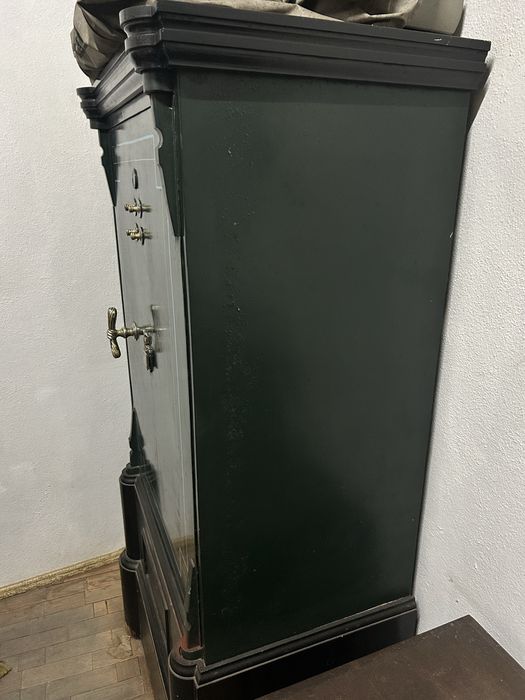 Cofre antigo em ferro