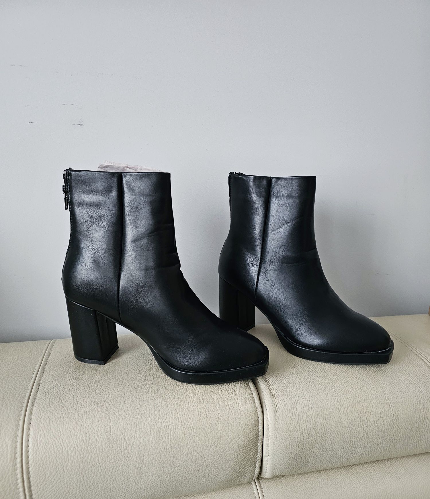 Nowe czarne botki 40 Pretty Little Thing botki na obcasie