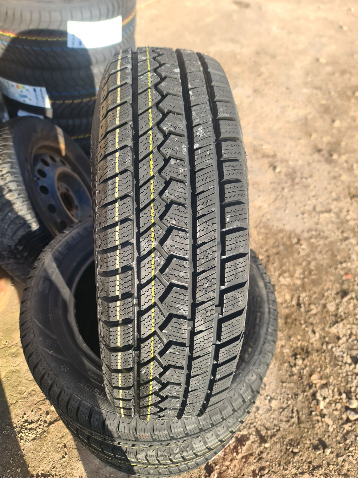 Opona Zimowa Sunfull  195/65r15 2023r