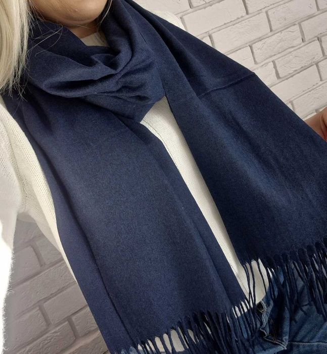 Granatowy duzy szalik damski z fredzlami cashmere kaszmirowy