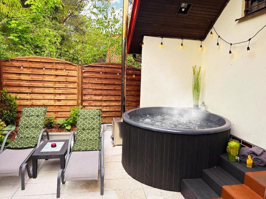 Domek nad jeziorem na Kaszubach w Kamieniu z balią jacuzzi od września