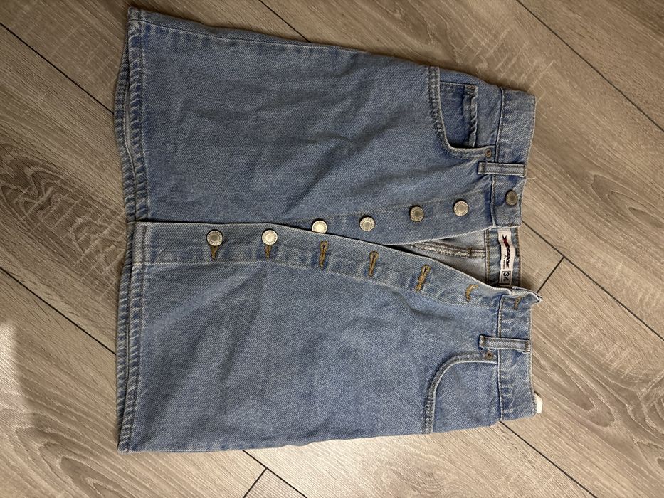 Джинсова спідниця на гудзиках