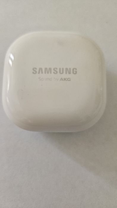 SAMSUNG earbuds brancos