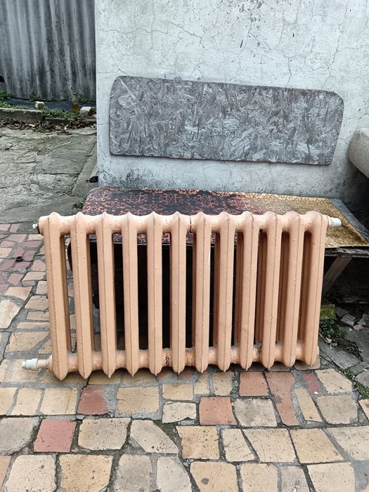 Батареи чугунные 12 и 10 секций. Цена за секцию 50 гривен