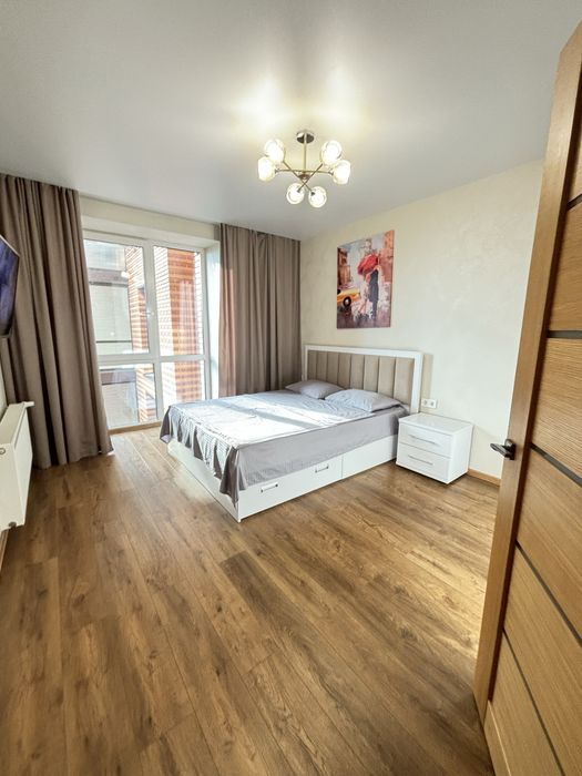 Центр,Яровиця, паркомісце ,подобово від 1000 погодинно від 550