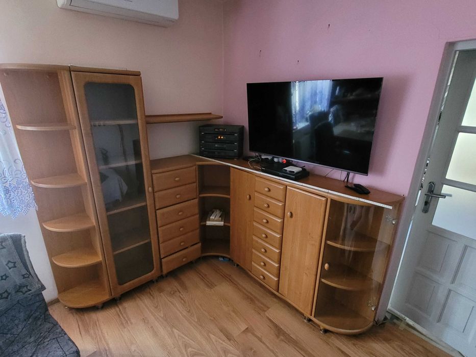 Meble pokojowe. Komoda, witryna, półka.