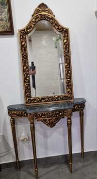 Espelho e mesa antigos