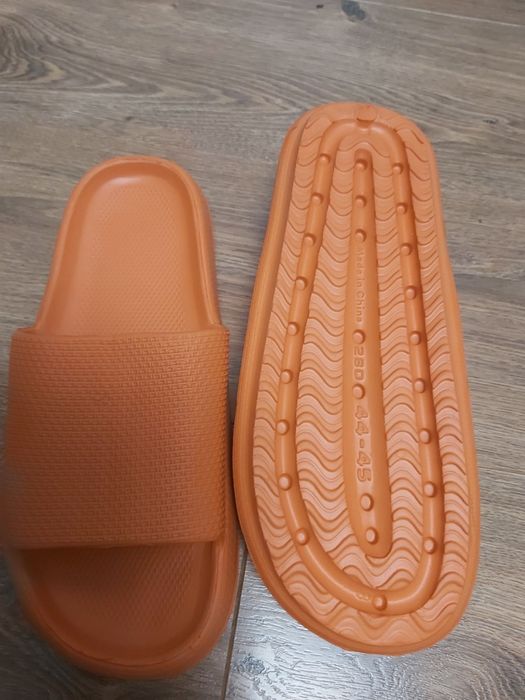 Капці для душу, пляжу, дому