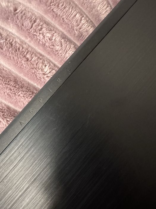 Продаю ноутбук  у задоввльному стані