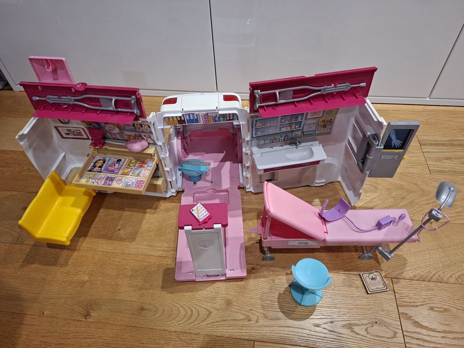 Barbie karetka z akcesoriami