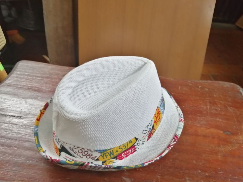 Chapéu moderno de verão