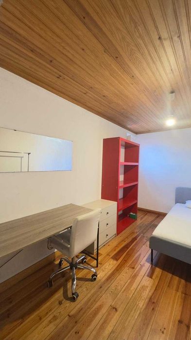 Quarto (Sem Mobília) em São Bento