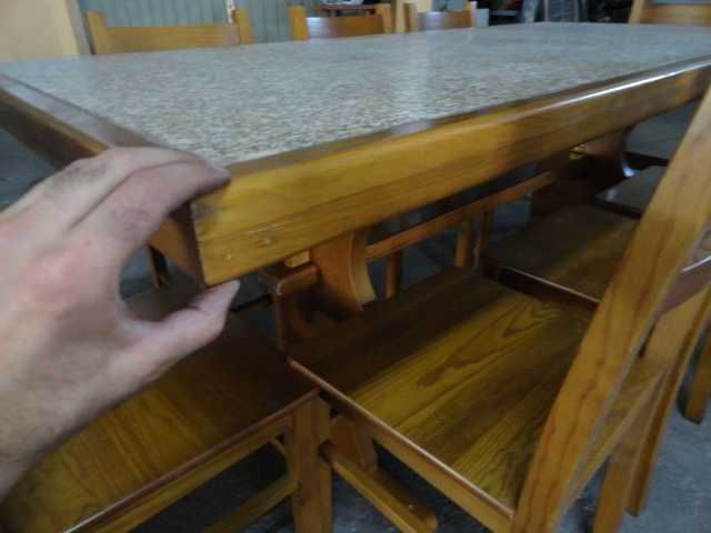 Mesa em pedra e madeira