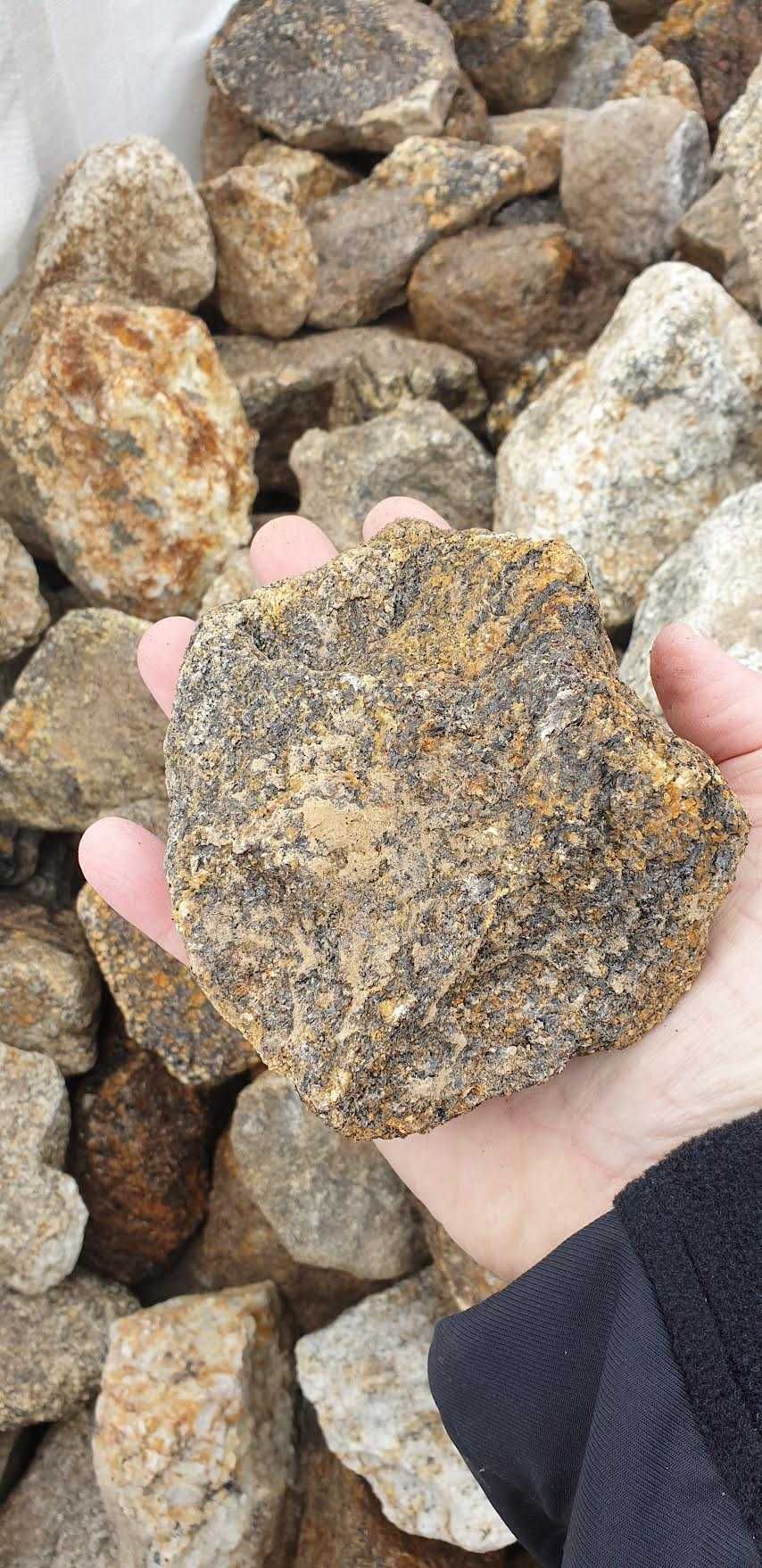 Kamień gabion 80-120 czerwony gnejs Kamienie ogrodowe dekor ozdobne