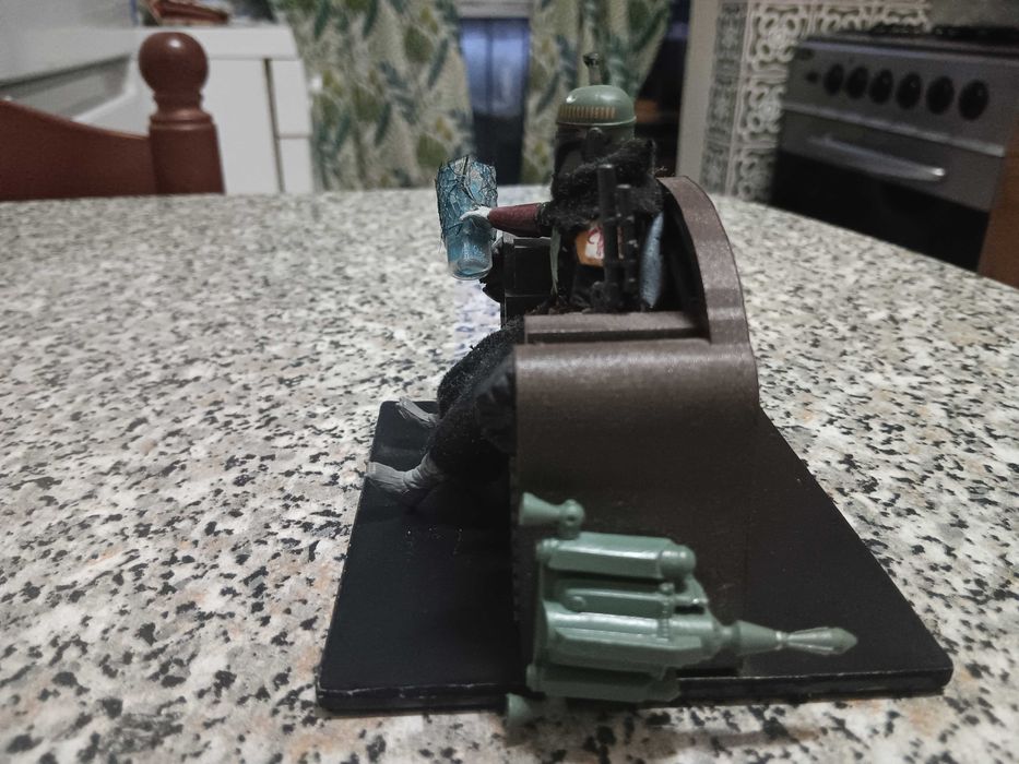 Figura do Boba Fett no trono