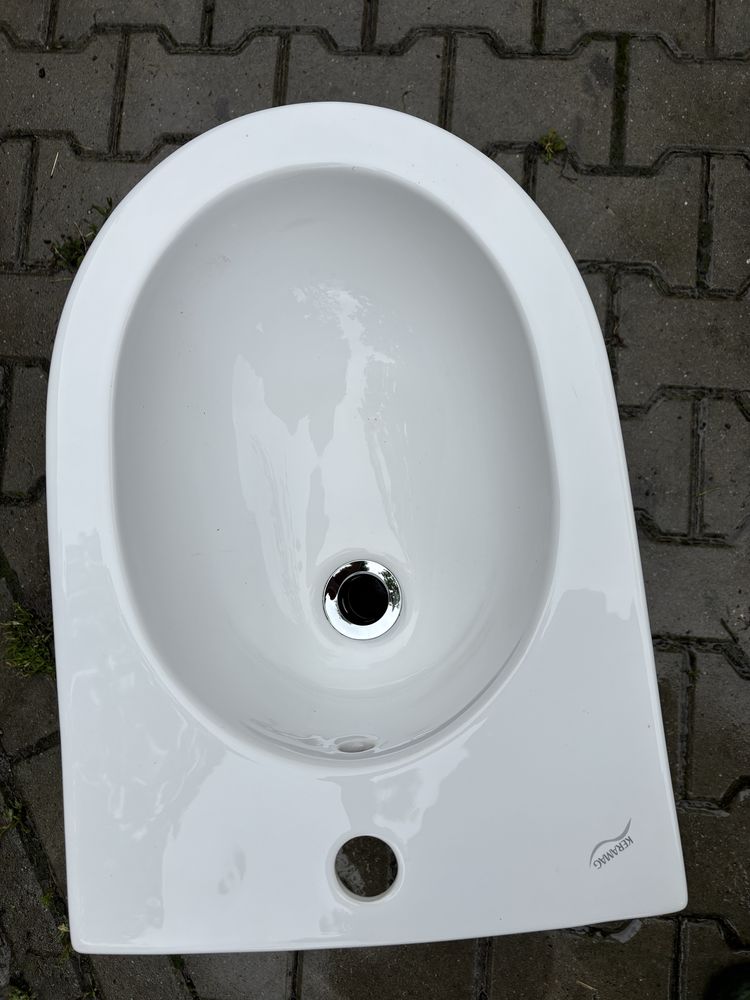 Bidet łazienkowy  marki kermag – elegancki i funkcjonalny!