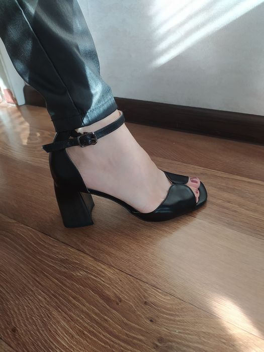 Жіночі босоніжки