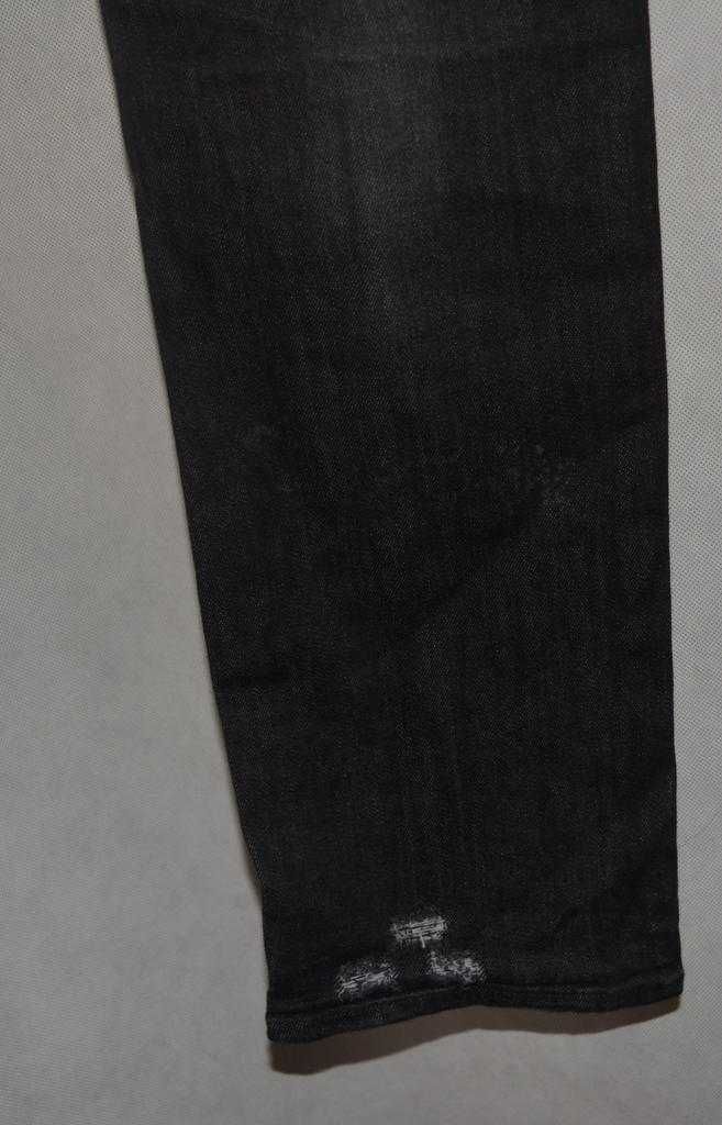 Jeansy z dziurami Guess 32 męskie
