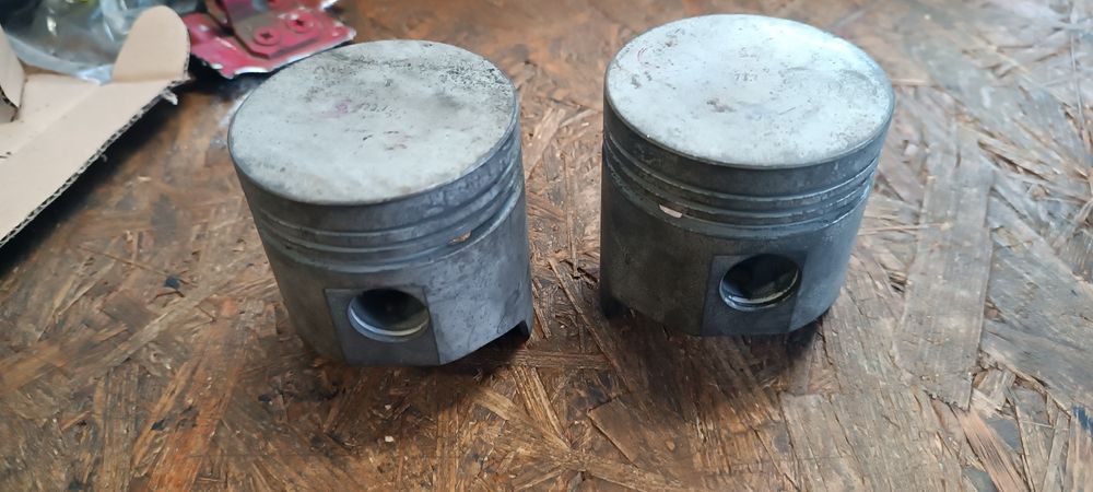 Fiat 126p tłoki 600 cm nominalne 77, 0 dwie sztuki oryginalne Gorzyce