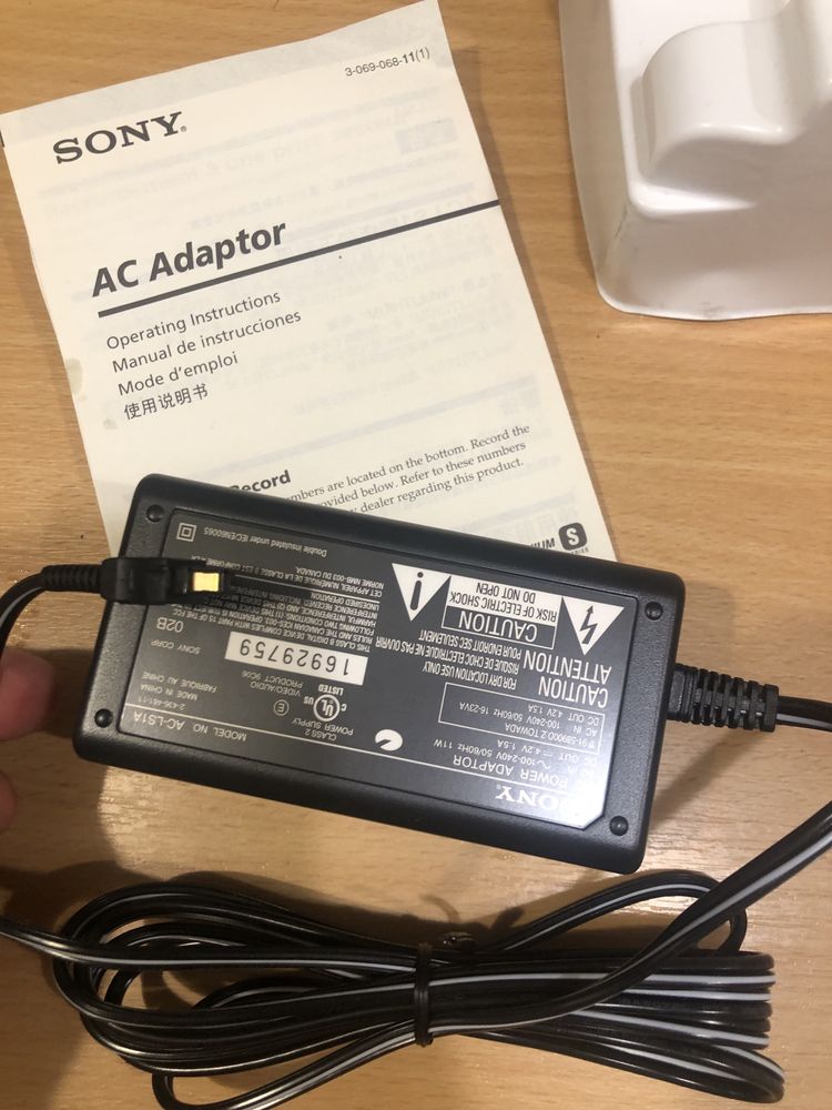 Sony блок питания 220v , выход 4,2 v