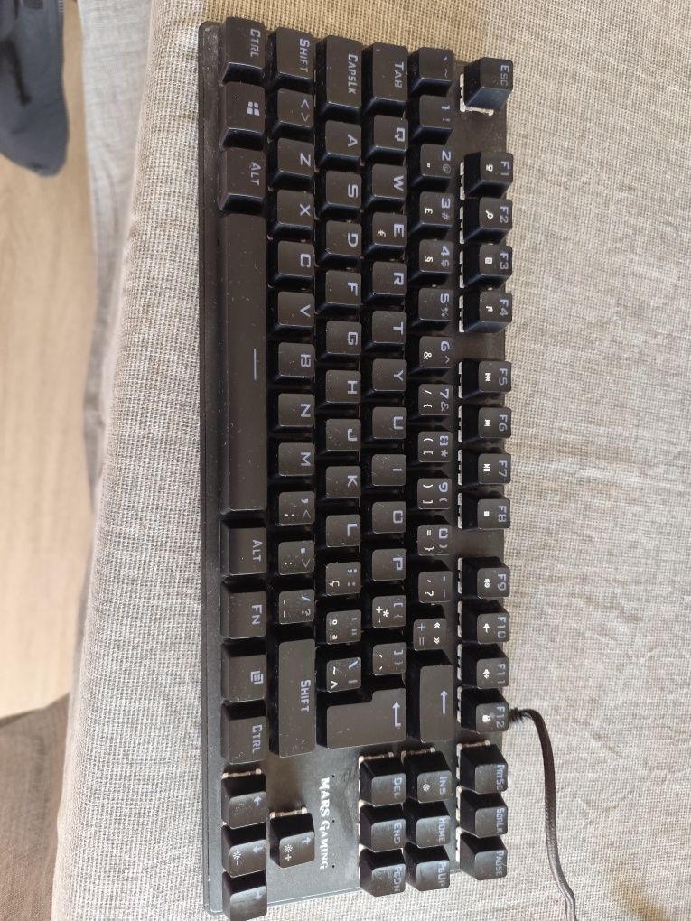 Teclado Gaming Mars com leads
