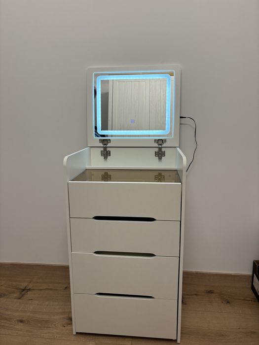 Toaletka z podswietlanym lustrem nowa