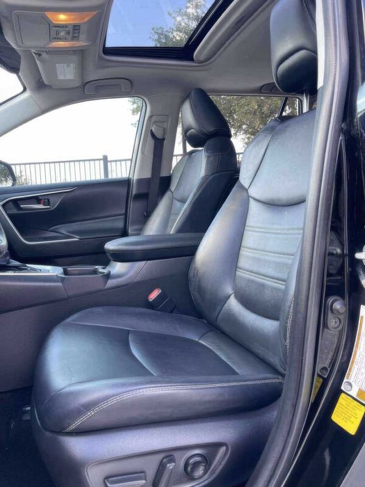 Toyota RAV4      2020