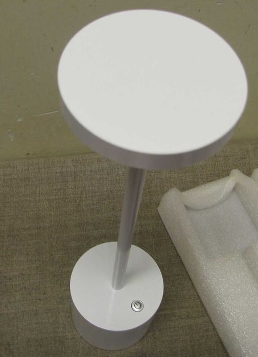 Акумуляторна настільна LED лампа у скандинавському стилі