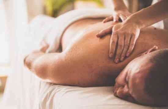 Massagem a 2 e a 4 maos